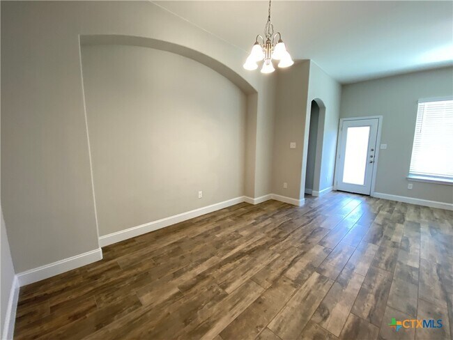 Building Photo - 1331 Hillsong St