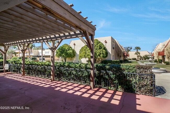 Building Photo - 6561 Mission Ct