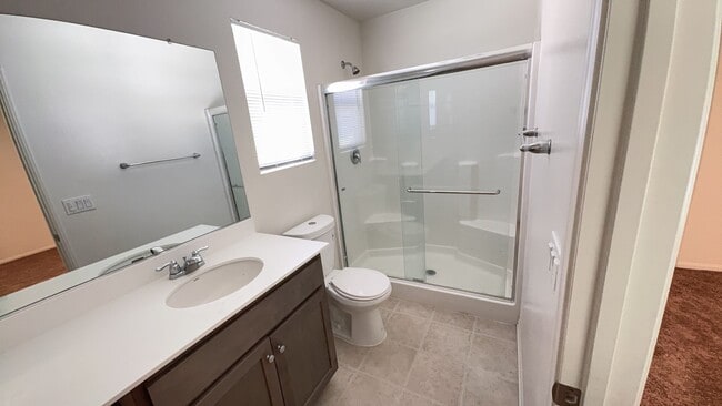 Building Photo - 4 BEDROOM, 3 BATH VICTORVILLE HOME