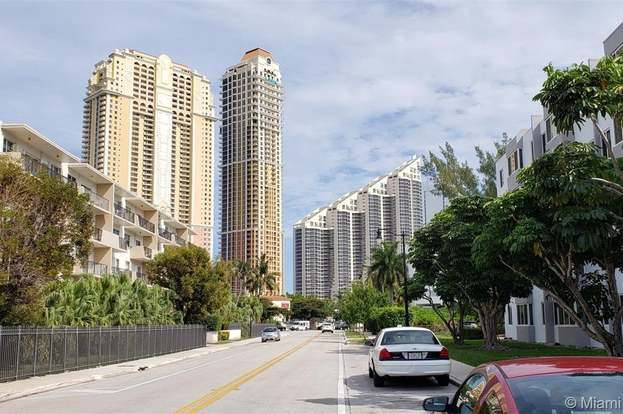 Building Photo - 250 180th Dr