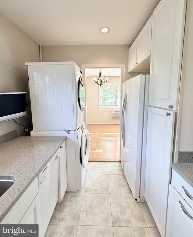 Building Photo - 3359 Martha Custis Dr