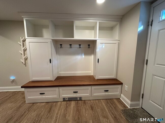 Building Photo - 2 Hurd St