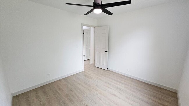 Building Photo - 741 S Glen Ln