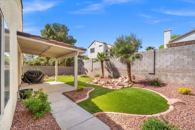 Building Photo - Beautiful Bright 3 Bedroom Single Story Home with Expansive Kitchen and Gorgeous Backyard