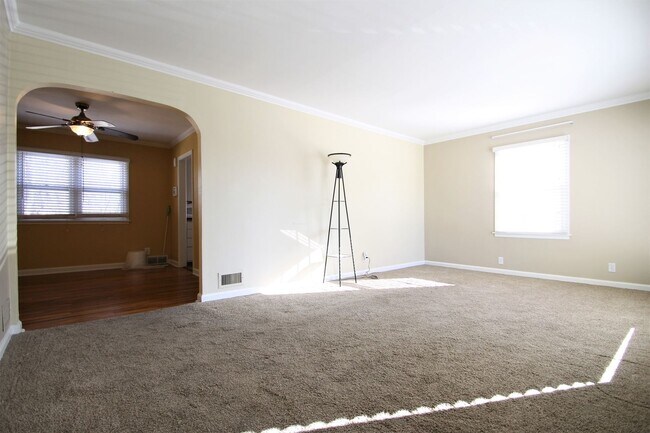 Building Photo - 3 Bedroom / 2 Bath Home! | Omaha, Ne