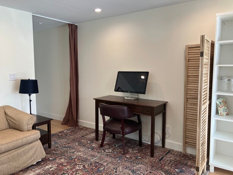 Building Photo - 5516 Market St