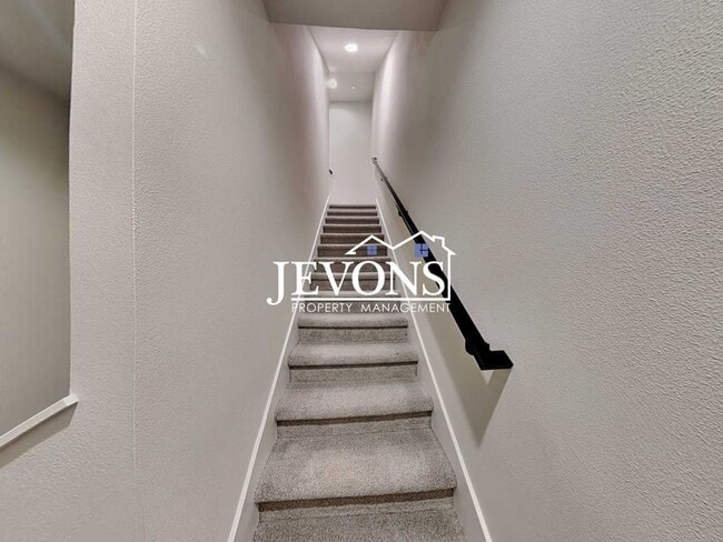 Building Photo - Coming soon! Modern Townhome Living in Prime Issaquah Location