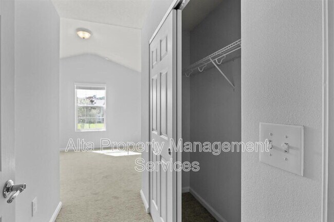 Building Photo - 6881 Woody Vine Dr