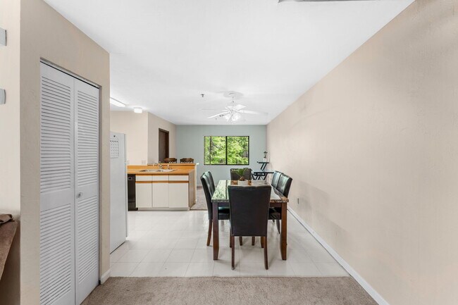 Building Photo - 7814 Shadowood Dr