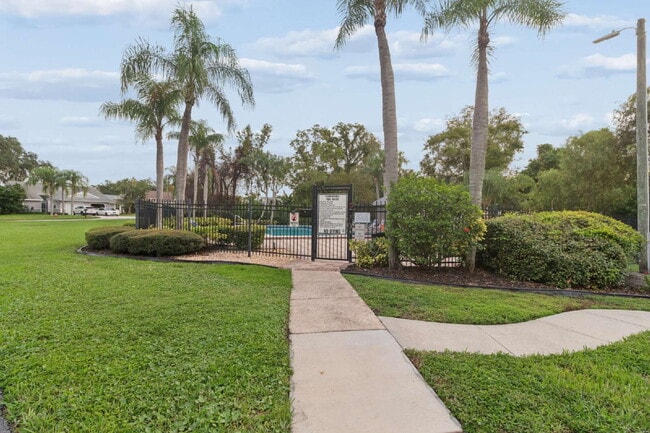 Building Photo - This 3/2 Beautiful Villa-Style Condo on Desirable Coverplace Community of Palm Harbor!