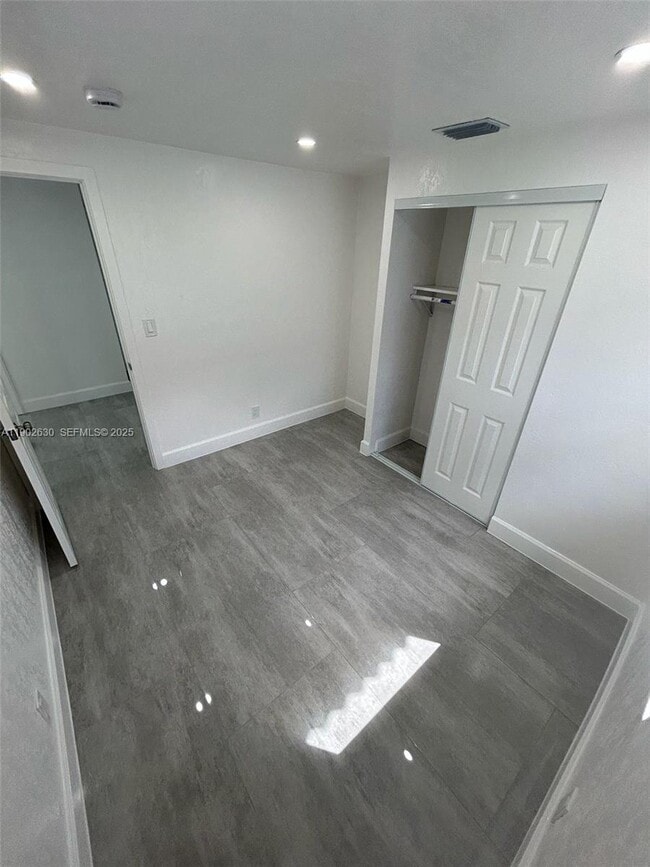 Building Photo - 305 Lewis Ln