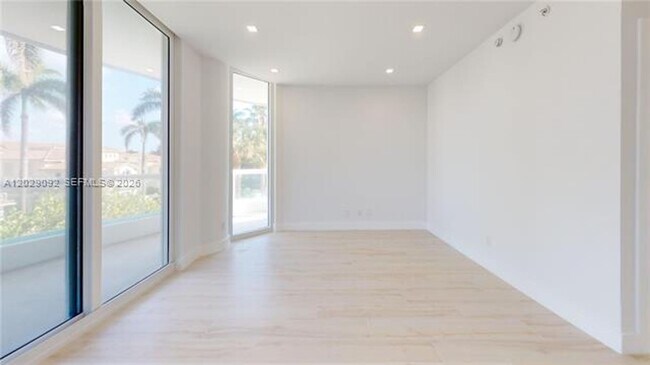 Building Photo - 21050 NE 38th Ave