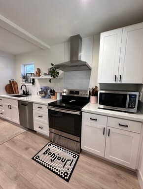Primary Photo - Modern 3-Bedroom End-Unit Townhome with Pr...