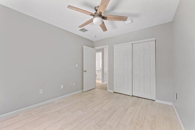 Building Photo - 9825 Scribner Ln