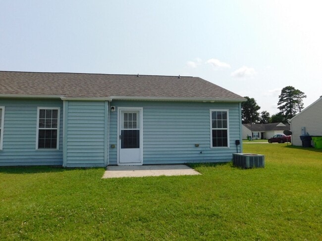 Building Photo - Charming Duplex in Havelock