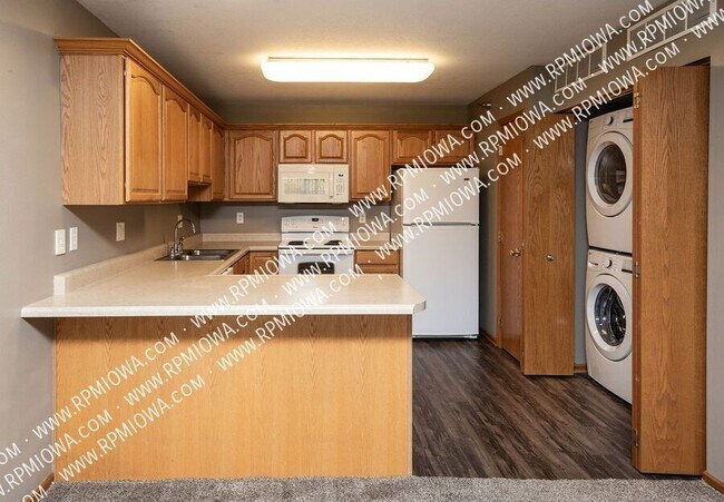 Building Photo - 701 SE Dovetail Rd
