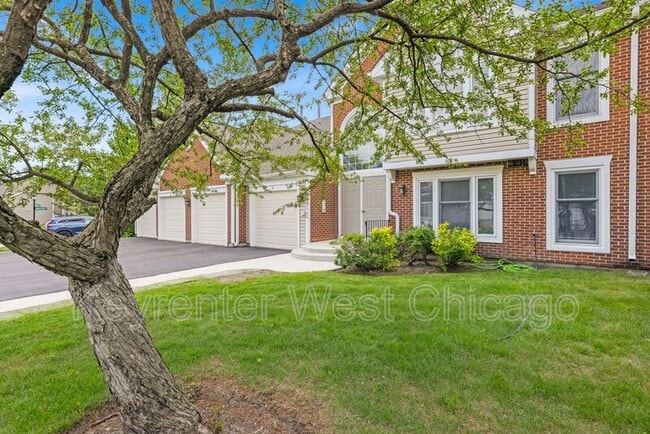 Building Photo - 1851 Fox Run Dr