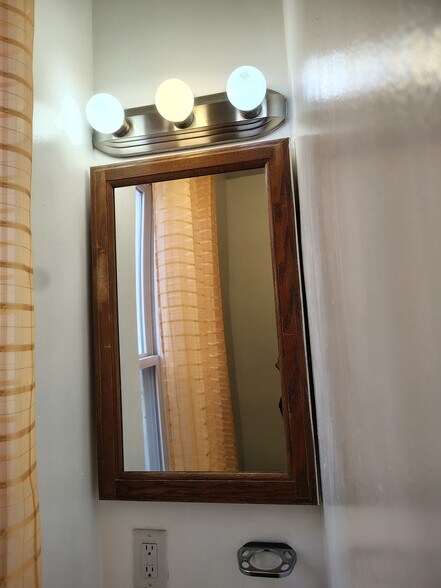 Bathroom - 1631 Carnation St