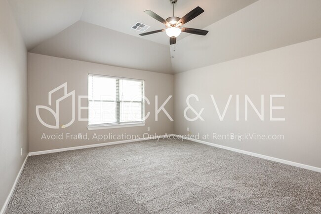 Building Photo - 5224 White Gold Ave