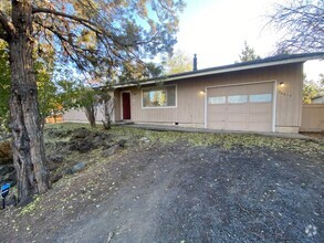 Building Photo - Lovely 3 Bedroom home on 1/2 Acre Lot in N...