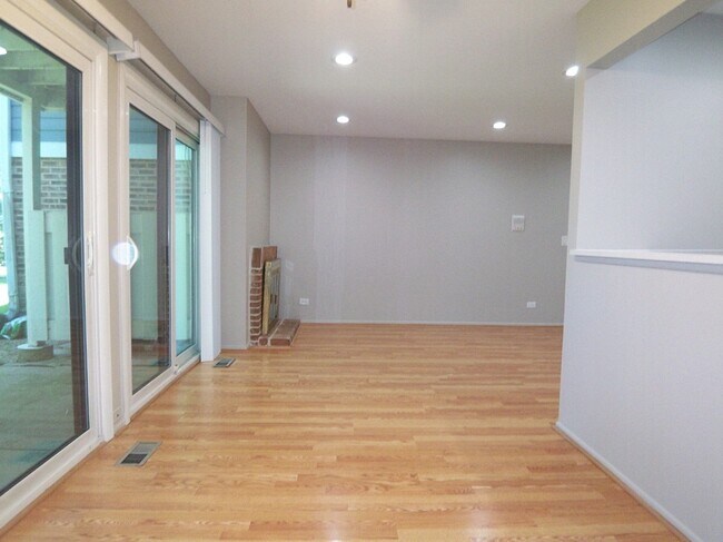 Building Photo - 1546 Williamsburg Dr