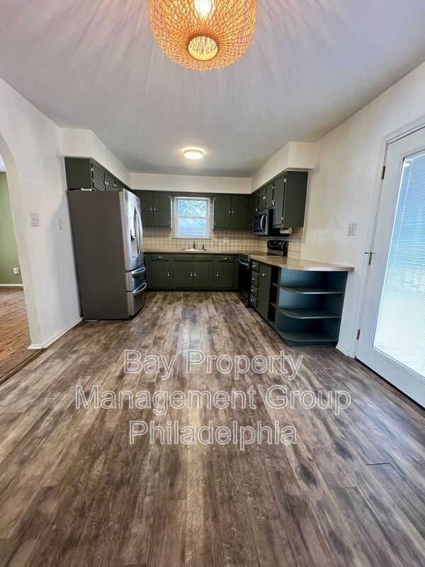 Building Photo - 1313 Delmont Ave