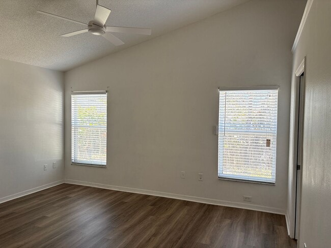 Building Photo - 3 Bedroom Home in Highly Desirable Orlando Neighborhood