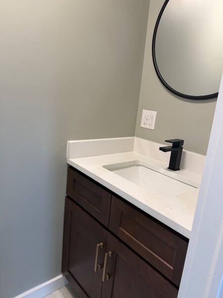 Building Photo - 577 English St