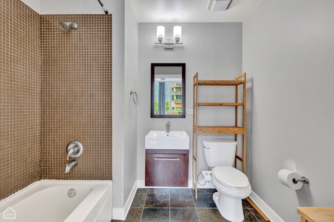 Building Photo - 650 W Wayman St