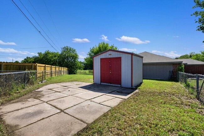 Building Photo - 4601 W Creek Cir