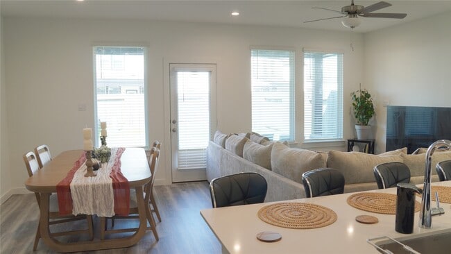 Building Photo - 2913 Crown Gate Dr