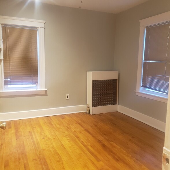 Building Photo - 18 Warwick St