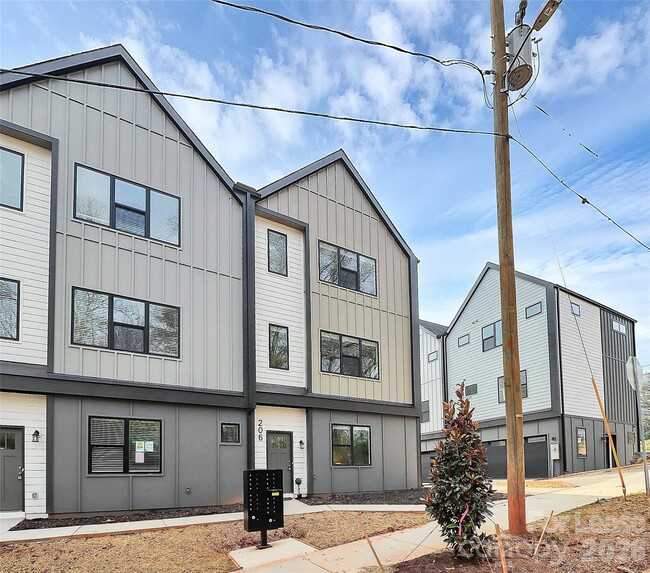 Building Photo - 208 Nelson Ave