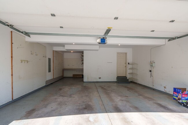 Building Photo - 4 bed 2 full bath 2 half bath home in Lambertville with finished basement for rent!