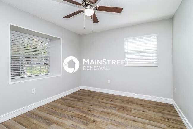 Building Photo - 3 Bedroom Pet-Friendly Home in LEESBURG, FL with Main Street Renewal