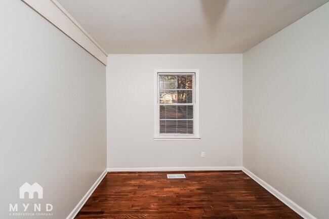 Building Photo - 1344 5th Pl NW