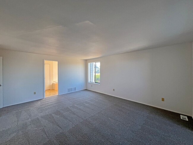 Building Photo - 1507 63rd Ave NE