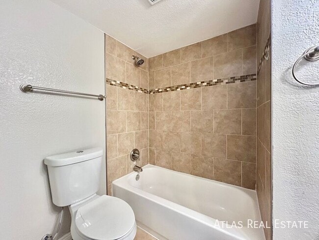 Building Photo - 1553 Ulster St