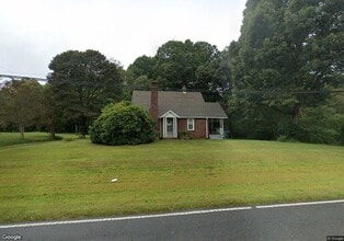 Building Photo - 2 Bedroom • 1 Bath Home – Mount Airy, NC