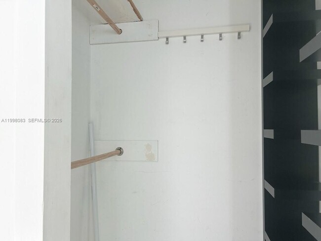 Building Photo - 16082 NE 9th Ct