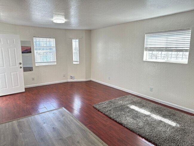 Building Photo - 1317