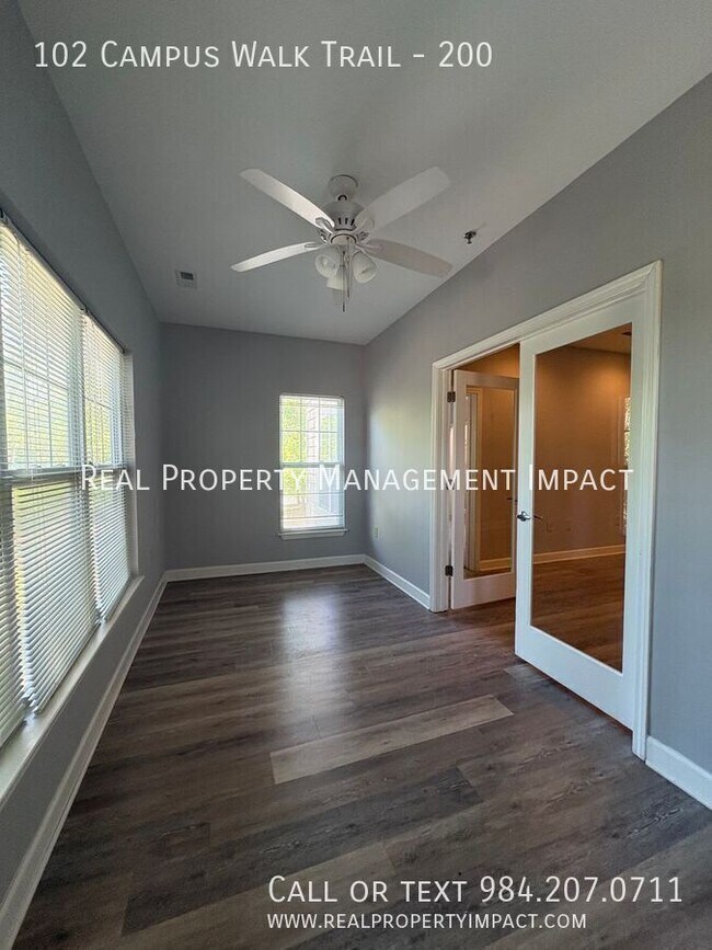 Building Photo - 102 Campus Walk Trl