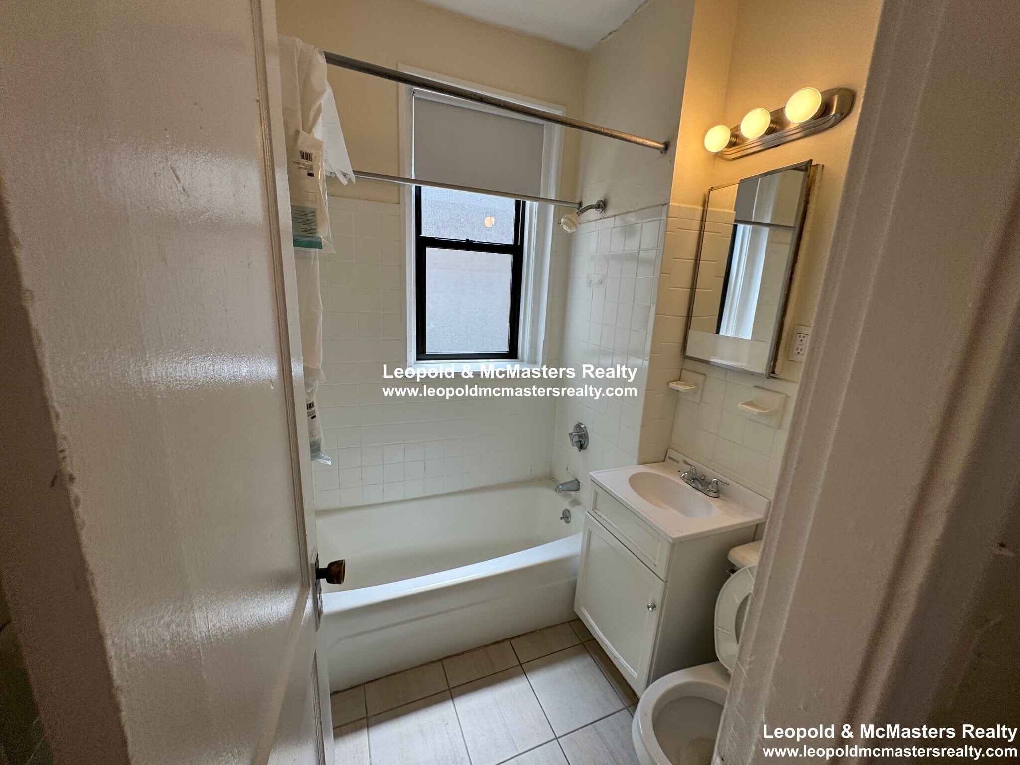 Building Photo - 230 Fuller St