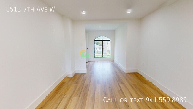 Building Photo - 1513 7th Ave W