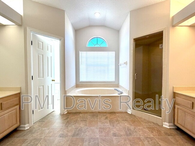 Building Photo - 1771 Pickwick Pl