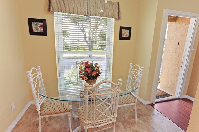 Building Photo - 2521 Pansy Ln