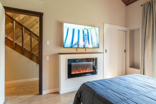 Building Photo - Spacious Snowcreek III Condo – Winter Rental