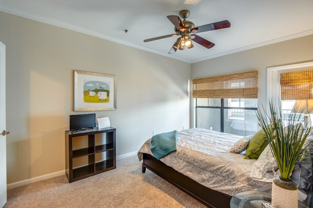 Master suite with walk out access to balcony - 1803 Broadway