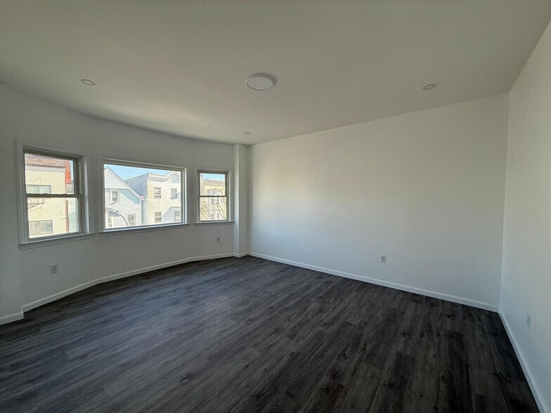 Building Photo - 17 Kearny Ave