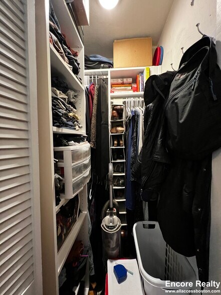 Building Photo - 32 Gordon St